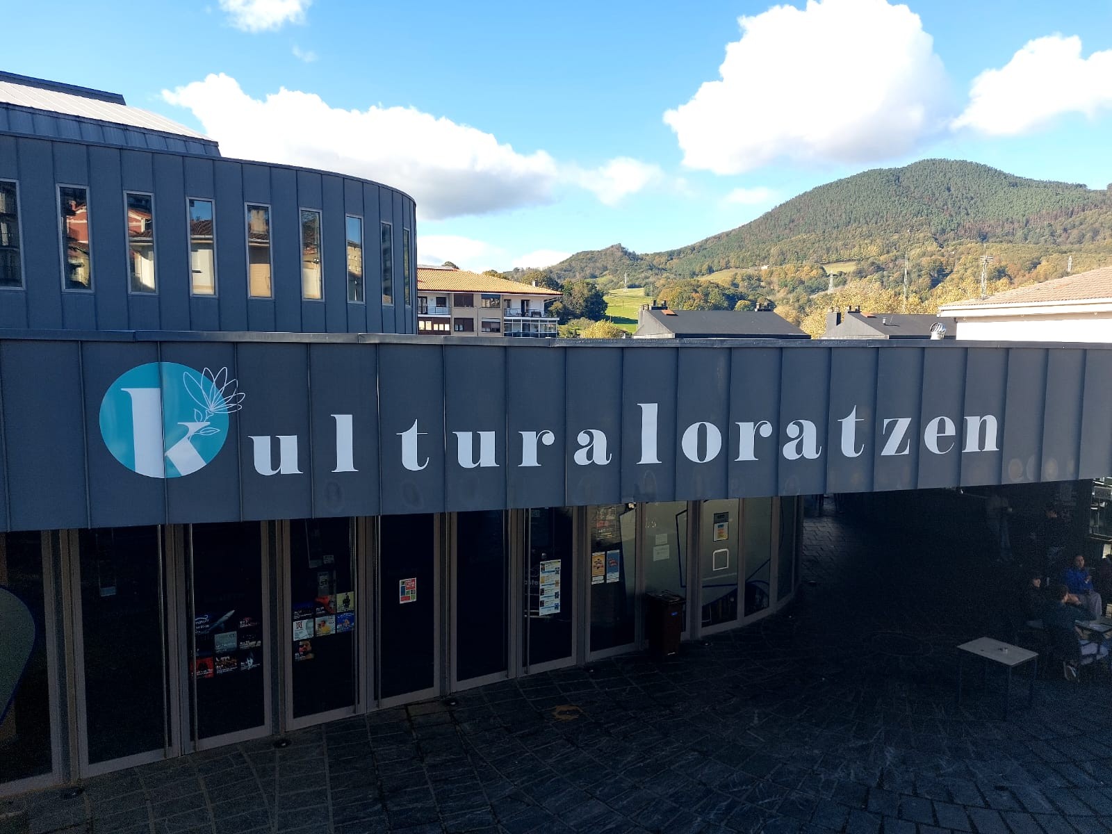 Kulturaren hausnarketa parketatua abiarazi du Udalak, "Kultura Loratzen" izenburupean