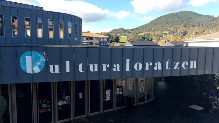 Herriko eragileak, elkarteak, taldeak eta arloko kultur sortzaileak deituta daude Kultura Mahaira