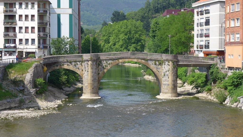Zubimusu zubia berritzeko lanetan, antzina berregituratutako aldea eraitsi dute