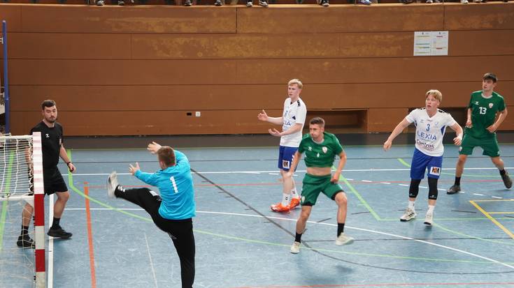 Allurraldeko kantxa leporaino bete da Euskal Selekzioaren eta Finlandiakoaren arteko partida ikusteko