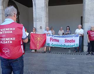 Andoaingo Pentsidunen elkarretaratzea, estatuen aurrekontuak armagintzarako ez baizik eta arlo publikorako bideratzeko