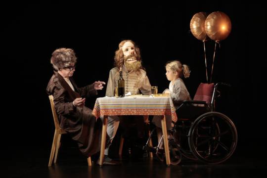 Aktoreak eta panpinak,  igande arratsaldean, Saroben