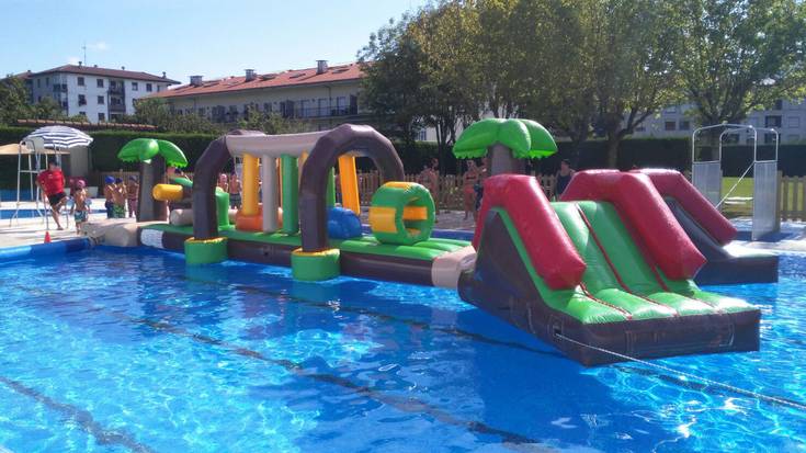 Uretako puzgarriak abuztuaren 30ean jarriko dituzte udal igerilekuan