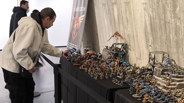 Bigarren eguna egin du figura txikien pintura lehiaketa eta erakusketa ekitaldiak