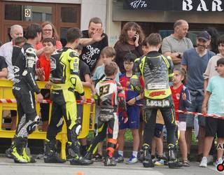 Beñat Fernandez "Pelontxu"ren eta beste motoziklista gazteen moto erakustaldia, irudietan