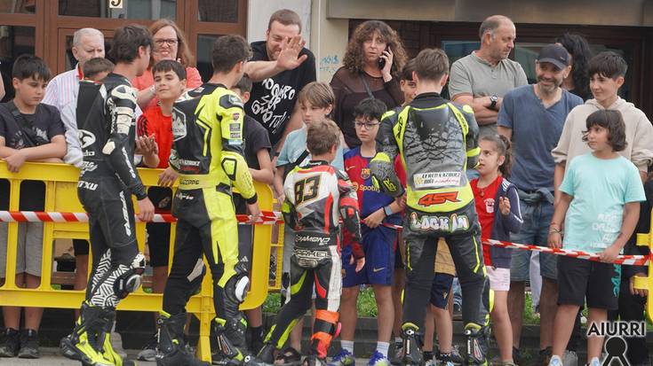 Beñat Fernandez "Pelontxu"ren eta beste motoziklista gazteen moto erakustaldia, irudietan