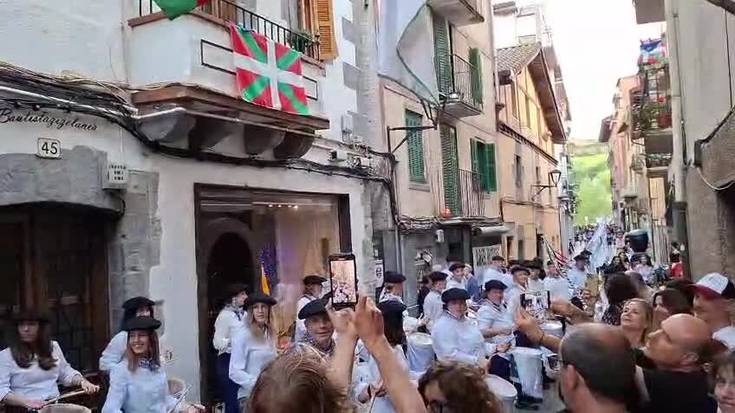 Straussen Radetzky Martxa, estrainekoz, Zumeatarra danborradaren eta Lebiton konpartsaren eskutik