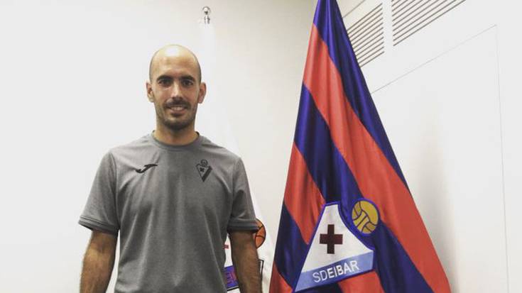 Beñat Erkiziaren urrats berria profesional mailako futbolean