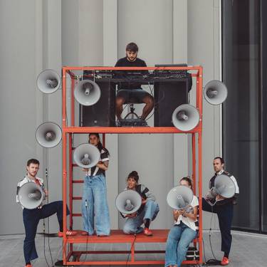 Haatik dantza konpainiaren IOI kale-ikuskizuna