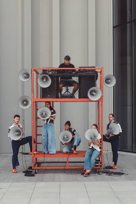 Haatik dantza konpainiaren IOI kale-ikuskizuna