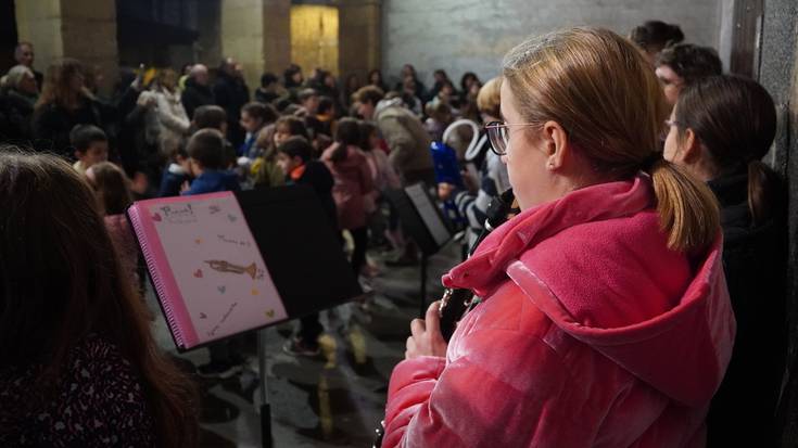 Kalera atera dira musikariak, Santa Zezilia eguna dela eta