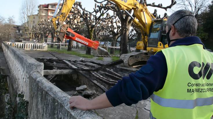 Bekoplazako garbileku zaharra eraisten hasi dira
