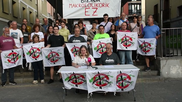 Amasamendi Bizirik plataformaren prentsaurrekoa