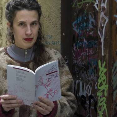 BERTSO SAIO LITERARIOA: Hezur berriak