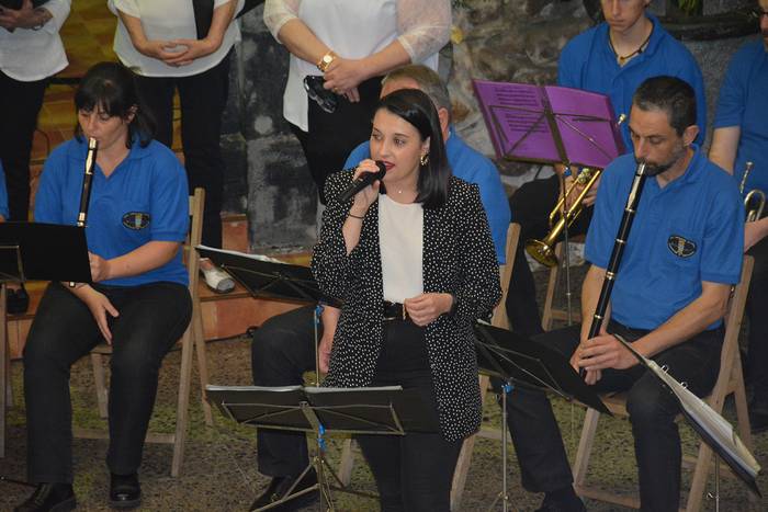 Gabon giroko kontzertu erakargarria prestatu dute Olagaineko txistulariek, hainbat gonbidatuekin