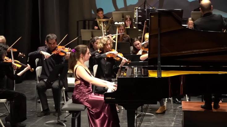 Luis Mariano Elkarte Lirikoaren Orkestra Sinfonikoa eta Uxue Ricon piano-jolea
