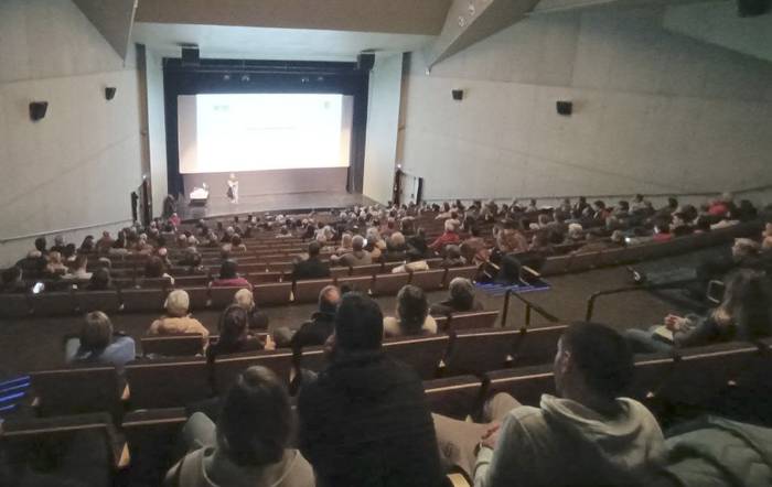 Partaidetza handiko eta iraupen luzeko bilera