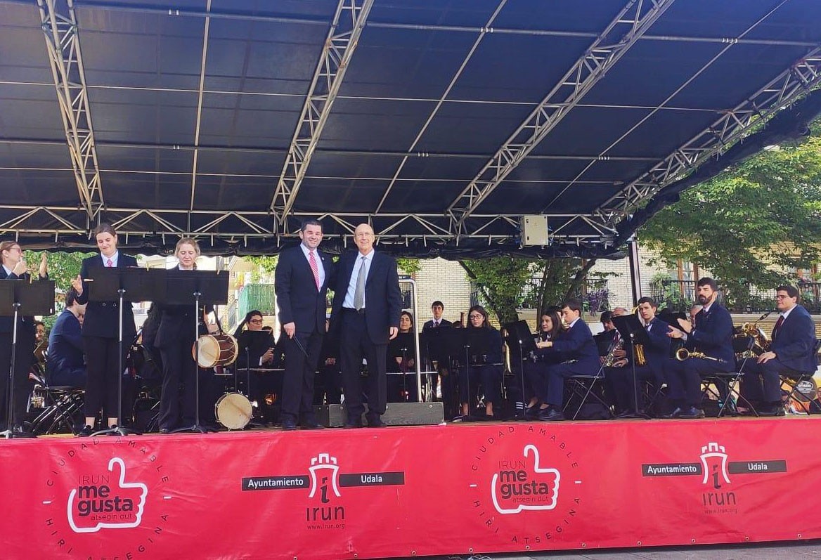 Joxe Mari Oiartzabalek Irungo Musika Banda zuzendu zuen