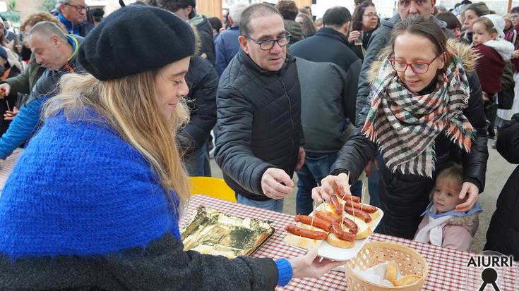 Giro polita izan da Plazido Mujika plazan ospatu den Santomas Azokan