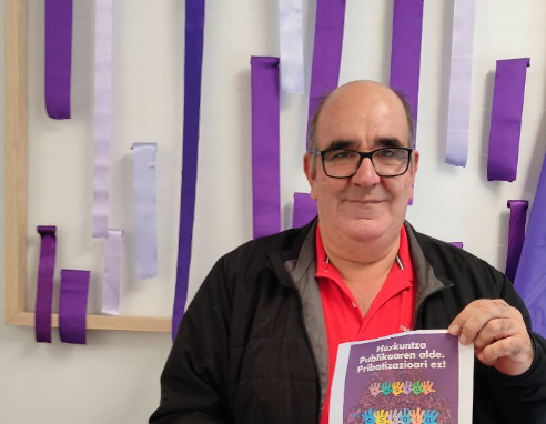 Ate irekiera Podemos Andoain Ahal Duguren egoitzan
