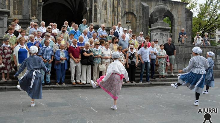 80 urteko herritarri udal harrera egin zaie