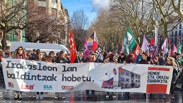 Proposamenik jaso gabe, greban dira, gaur eta bihar, hezkuntza publikoko irakasleak