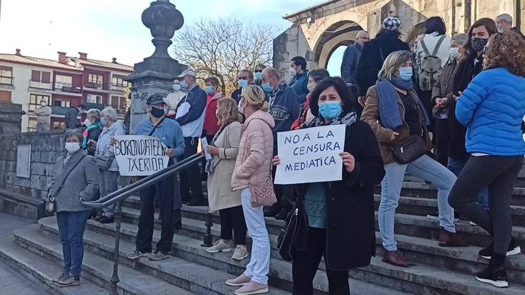 "Orden berria"ren aurkako afitxak