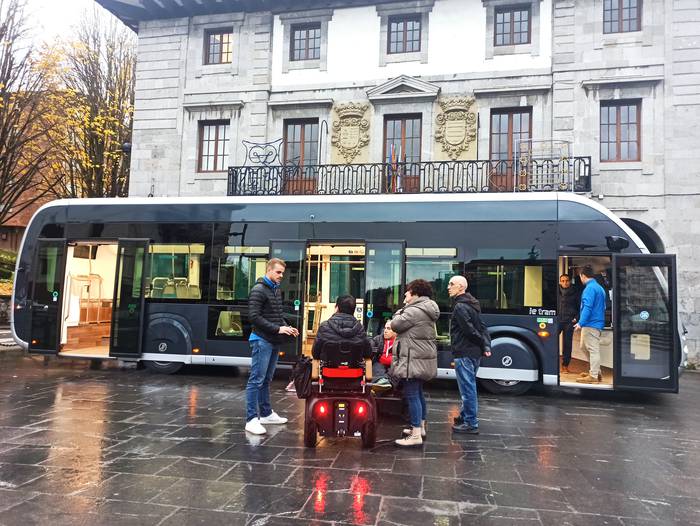 Hiribus eta auto elektrikoak, ikusgai Goikoplazan
