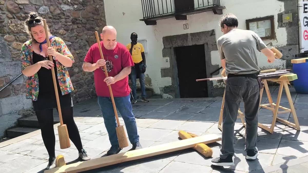 Txalaparta jotzeko era desberdinen erakustaldia, Maizorriko kideekin