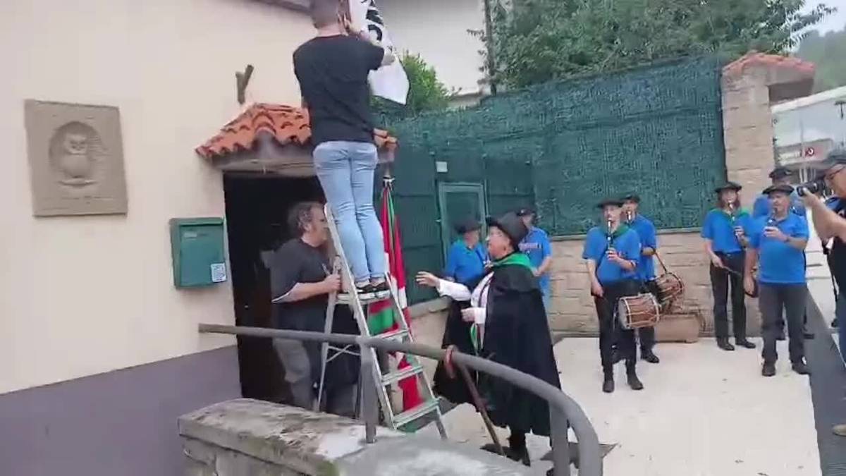 Kandida eta Txikitxuak Ontza elkartean eta Lebiton konpartsaren saioa