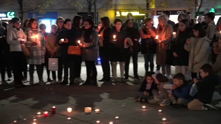 Pasaiako hilketa matxista salatzeko elkarretaratzea Zumea plazan