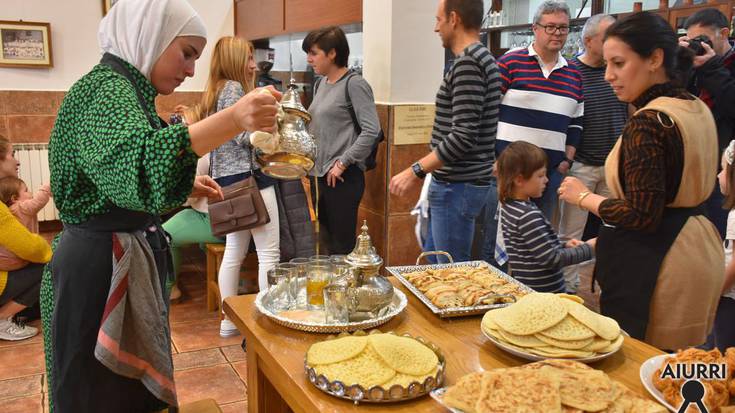 Tea eta Afrika iparraldeko janari dastaketa Zumeatarra elkartean