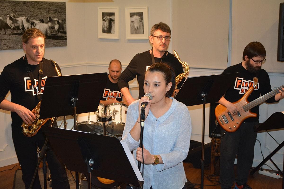 Rebeca Gestoso, Fino´s Band taldearen ahots berria