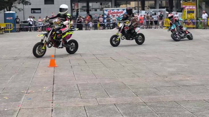 Fernandez "Pelontxu", Bujan eta Nazabalen motoziklismoko erakustaldia Etxeberrietan