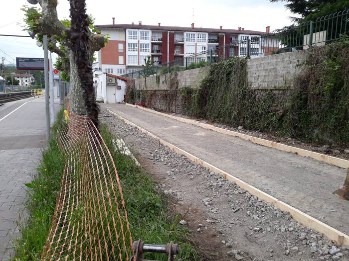 Pasabide berria egingo du Udalak, tren geltokira sartu-irtena egiteko
