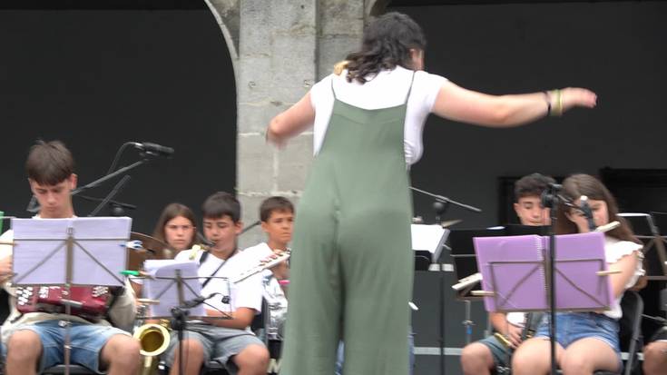 Udal Musika Eskolako Mugaz taldea: "El bueno, el feo y el malo" (Ennio Morricone)