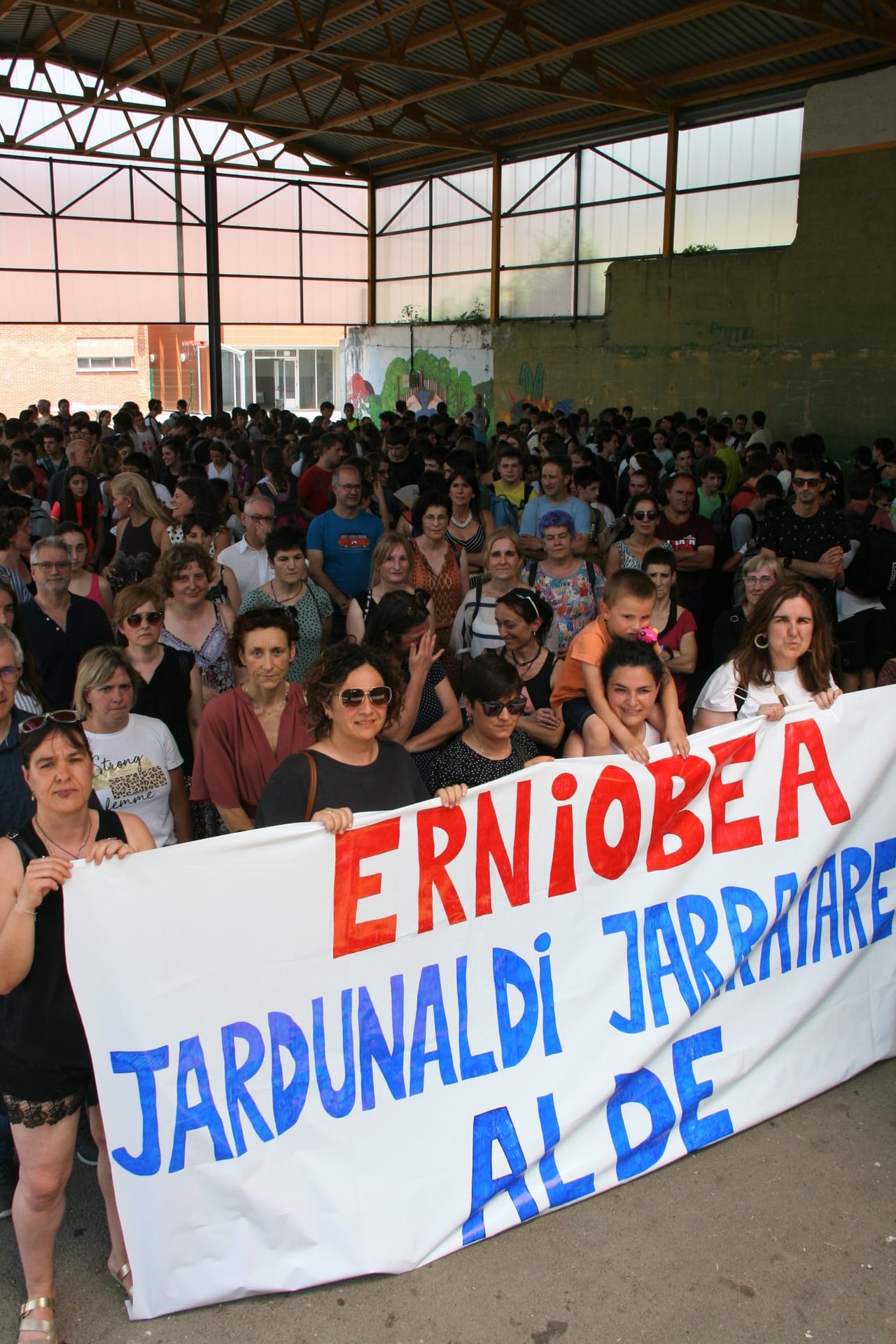 Jardunaldi jarraiaren aldeko elkarretaratzeak Erniobean