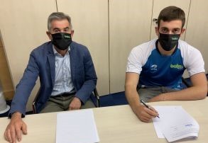 Iker Elizegi asteasuarrak Baiko Pilota enpresarekin hitzarmena sinatu du