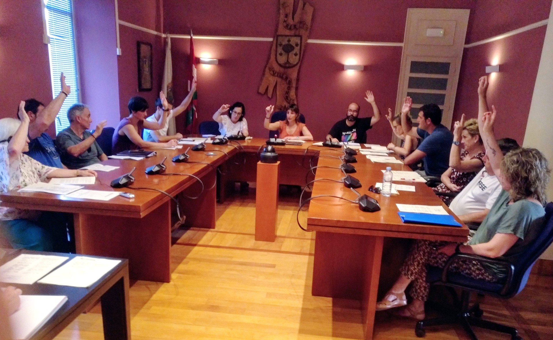 Osasun publikoaren zerbitzuak uda garaian bermatzeko eskaera Osasun sailari