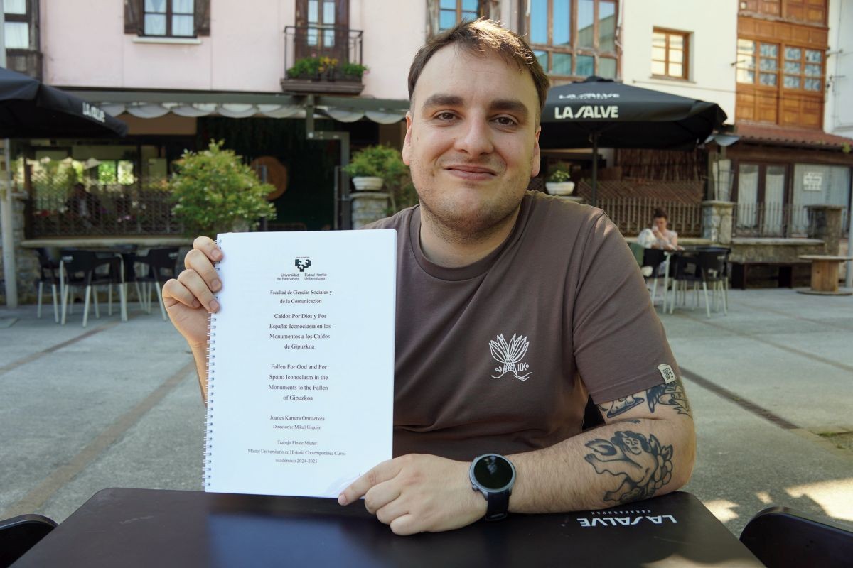 "Pedagogia eta eztabaida falta dira gurutze frankistekin"