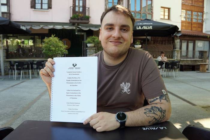 "Pedagogia eta eztabaida falta dira gurutze frankistekin"