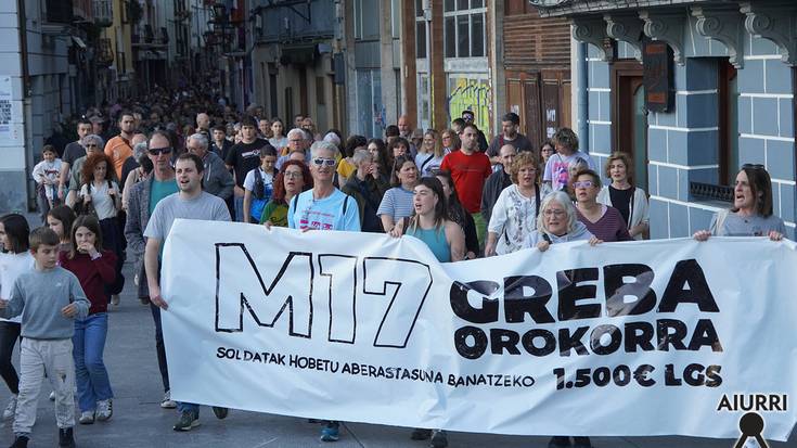 Ehunka lagun elkartu dira manifestazioan, Andoaingo kaleetan