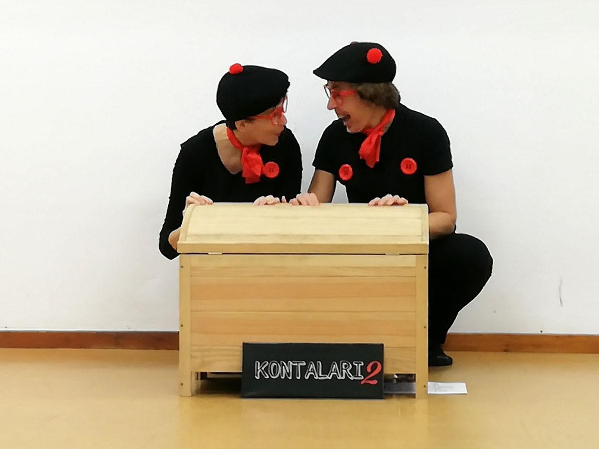 Kontalari2 taldeak abesti tradizionalekin osatu du ipuin kontaketa saioa