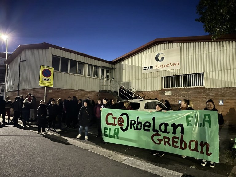 Greba mugagabean dira CIE Orbelan Plasticos enpresako langileak, hitzarmen duin baten alde
