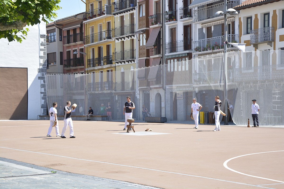 Euskal Pilota kanpusa Behar Zana taldearen eskutik