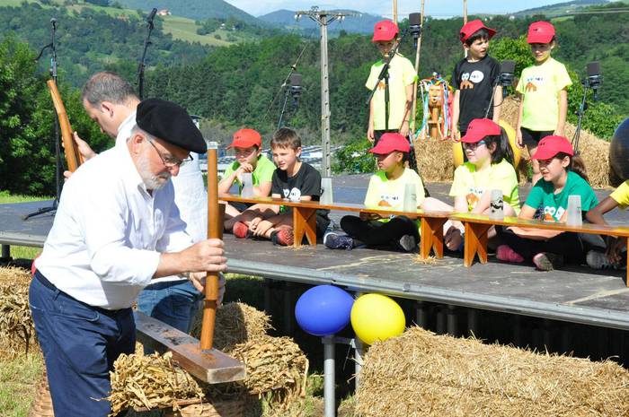 Eskola Txikien Festa bikaina, Oikian