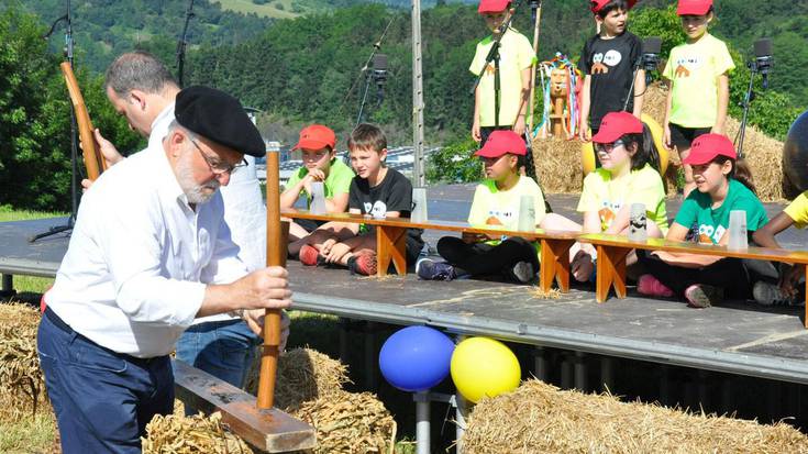 Eskola Txikien Festa bikaina, Oikian