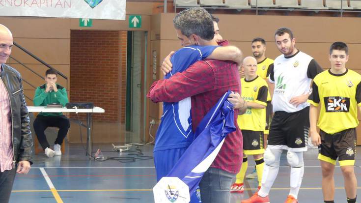 Omenaldi hunkigarria Aitor Garcia eta Maikel Fernandezi