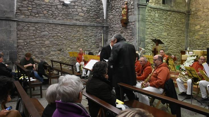 Gora Kaletxiki Banda: "Andoain" (Luis Fraca), Santa Krutz ermitan