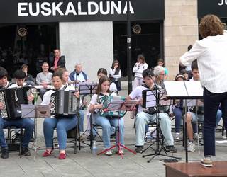 Andoaingo Akordeoi Topaketa: "Abba gold"
